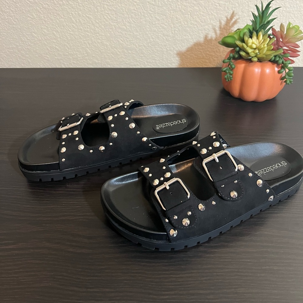 Black and gold studded sandals 7.5 NEW - Picture 10 of 11